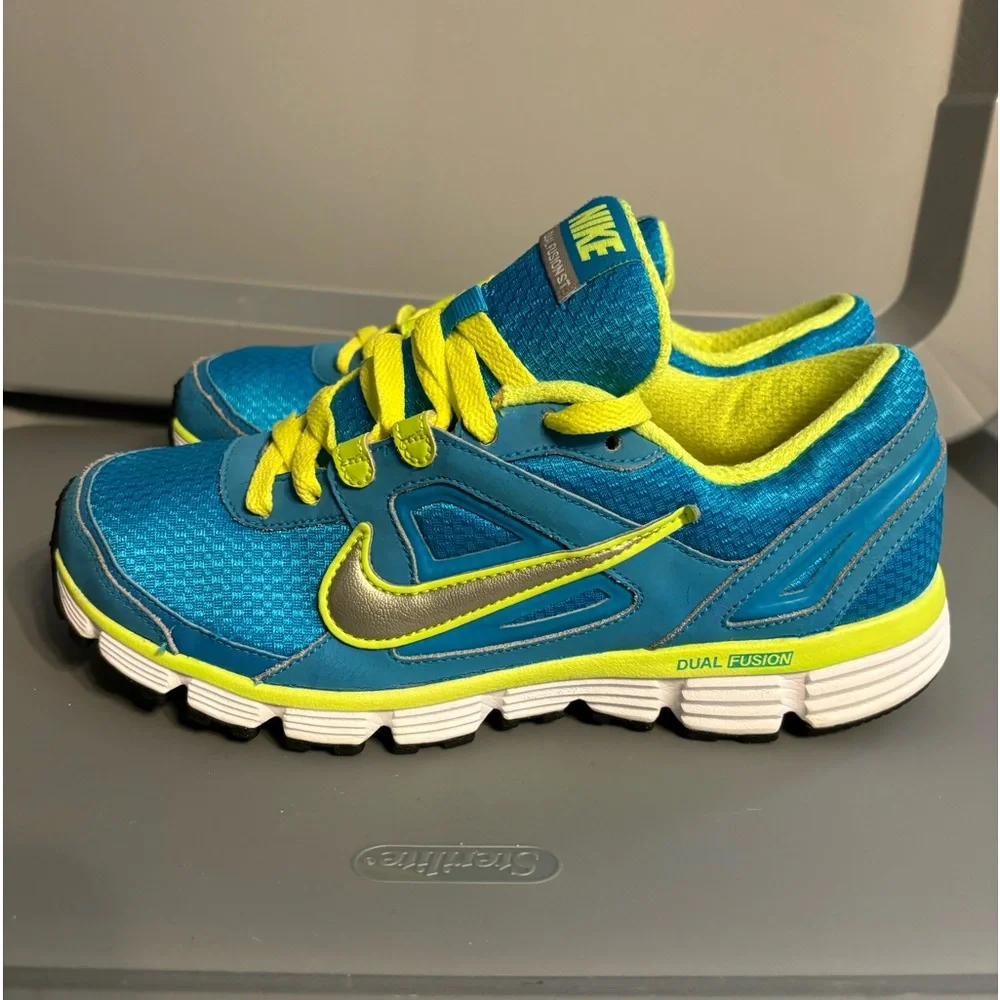 Nike Dual Fusion Athletic Snakers